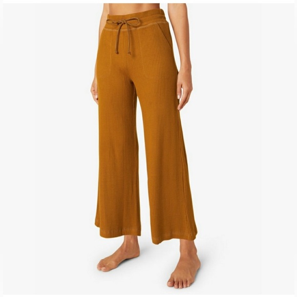 Beyond Yoga | Free Flow Wide Leg Cropped Pants - Picture 3 of 15